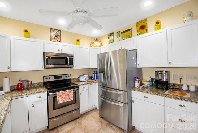 945 N Country Club Road, Brevard, NC 28712