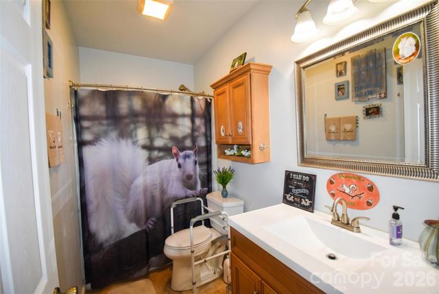 945 N Country Club Road, Brevard, NC 28712