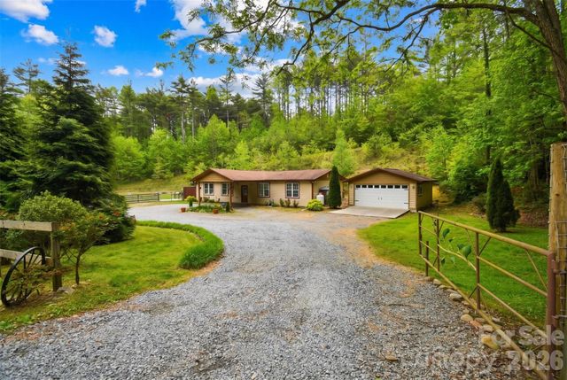 945 N Country Club Road, Brevard, NC 28712