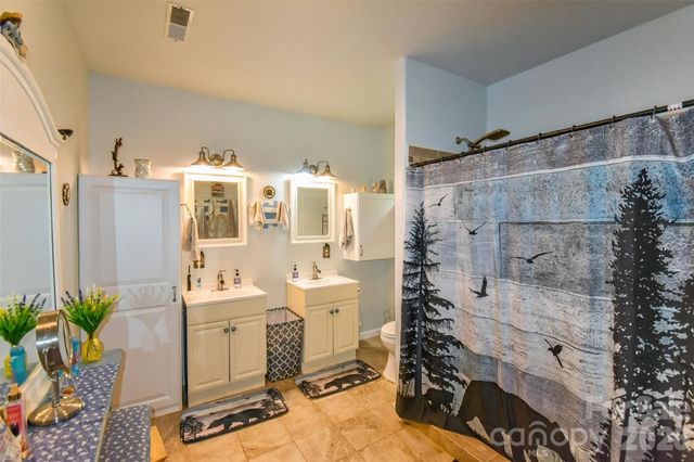945 N Country Club Road, Brevard, NC 28712