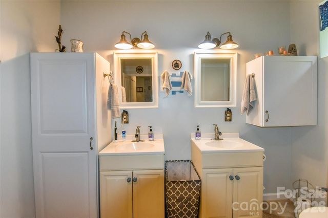 945 N Country Club Road, Brevard, NC 28712