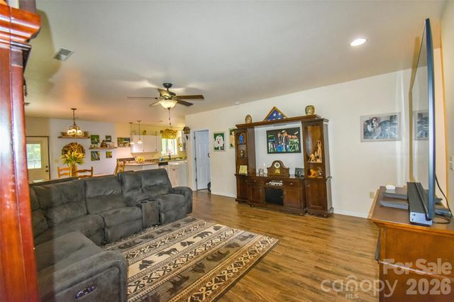 945 N Country Club Road, Brevard, NC 28712