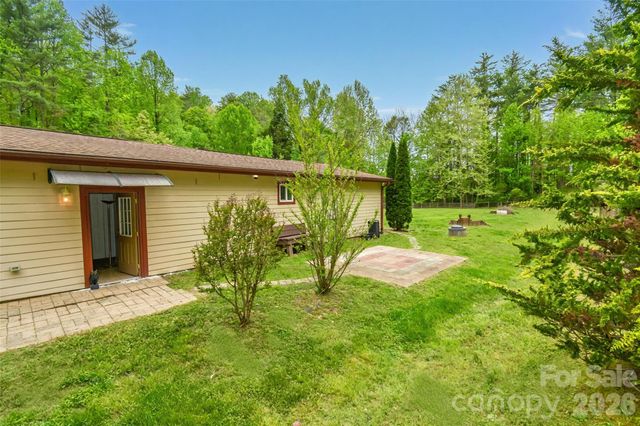 945 N Country Club Road, Brevard, NC 28712