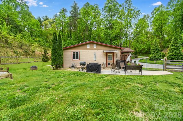 945 N Country Club Road, Brevard, NC 28712