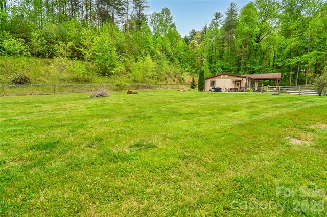 945 N Country Club Road, Brevard, NC 28712
