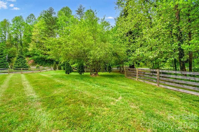 945 N Country Club Road, Brevard, NC 28712