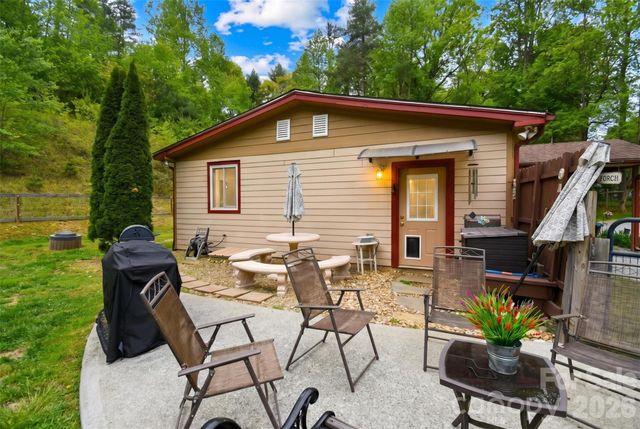 945 N Country Club Road, Brevard, NC 28712