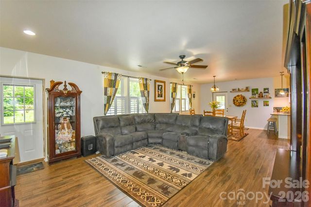 945 N Country Club Road, Brevard, NC 28712