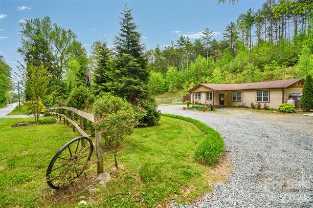 945 N Country Club Road, Brevard, NC 28712