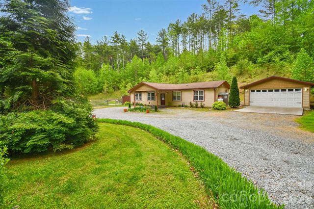 945 N Country Club Road, Brevard, NC 28712