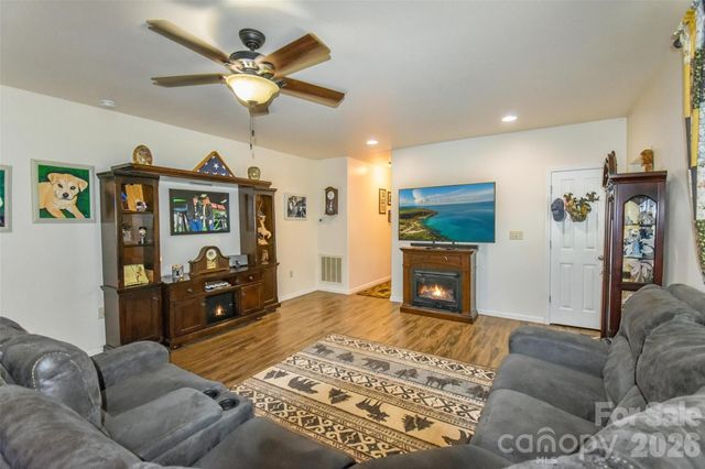 945 N Country Club Road, Brevard, NC 28712