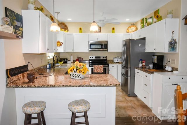 945 N Country Club Road, Brevard, NC 28712