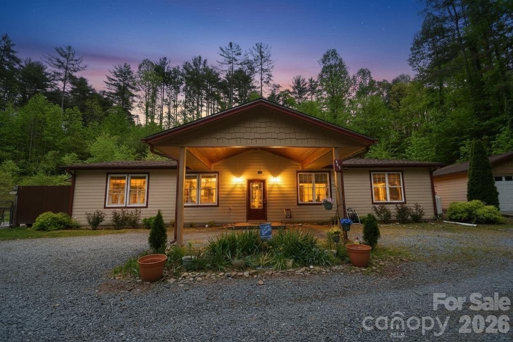 945 N Country Club Road, Brevard, NC 28712