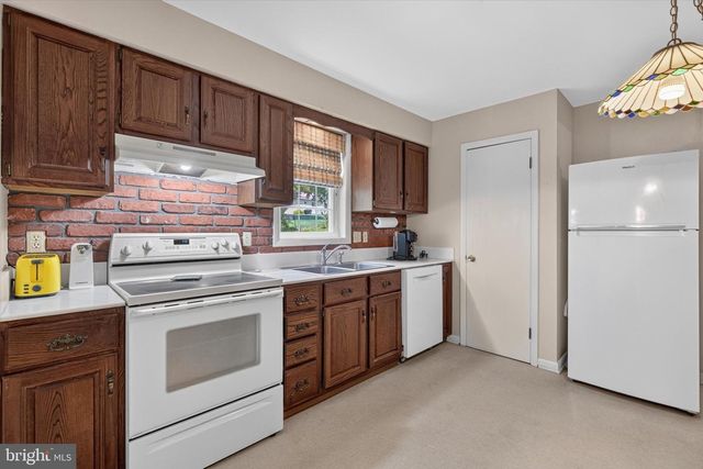 7738 FARMDALE AVE, Harrisburg, PA 17112
