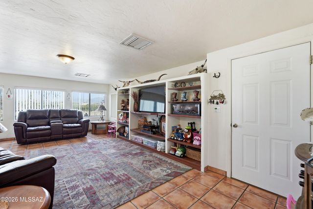 9701 W Calle Anasazi, Tucson, AZ 85735