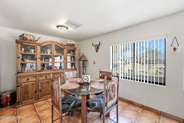 9701 W Calle Anasazi, Tucson, AZ 85735