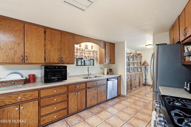 9701 W Calle Anasazi, Tucson, AZ 85735