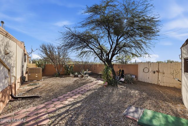 9701 W Calle Anasazi, Tucson, AZ 85735
