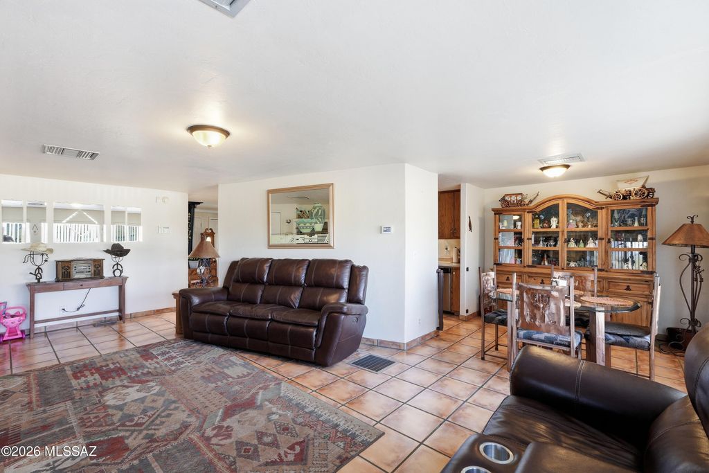 Image 15 of property listing at 9701 W Calle Anasazi, Tucson, AZ 85735