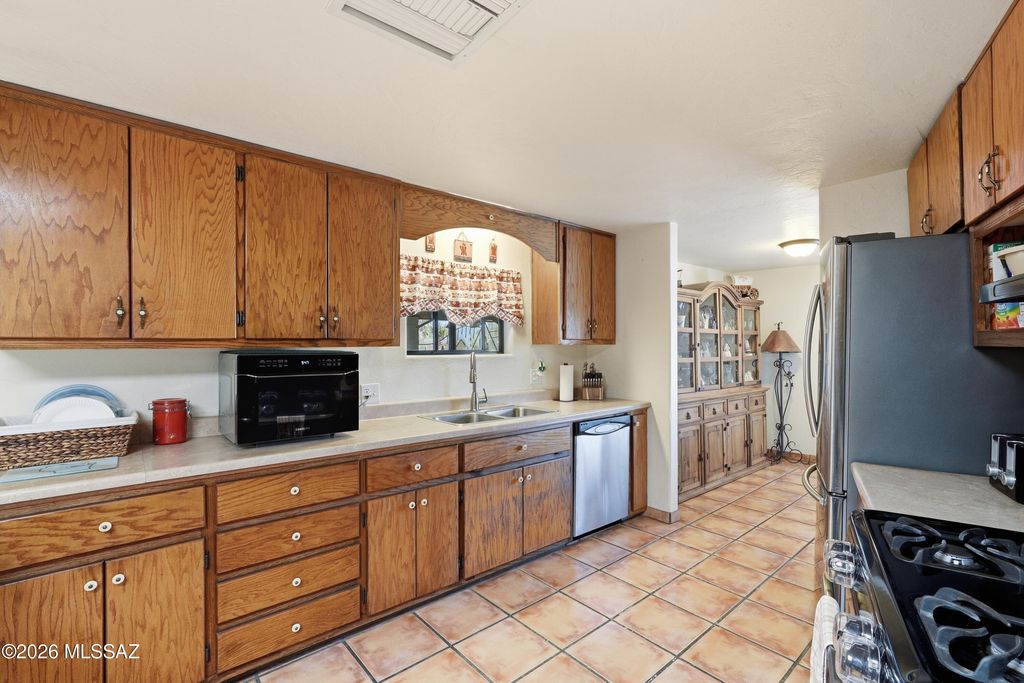 Image 19 of property listing at 9701 W Calle Anasazi, Tucson, AZ 85735