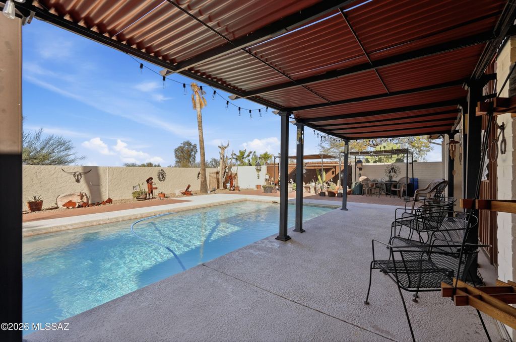 Image 2 of property listing at 9701 W Calle Anasazi, Tucson, AZ 85735
