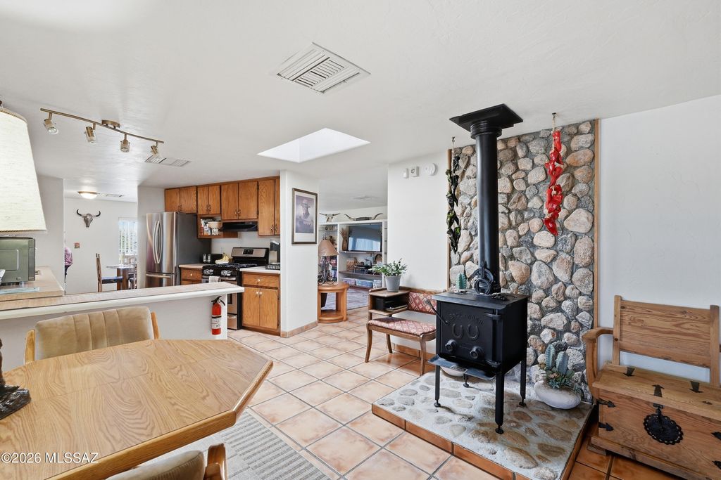 Image 20 of property listing at 9701 W Calle Anasazi, Tucson, AZ 85735