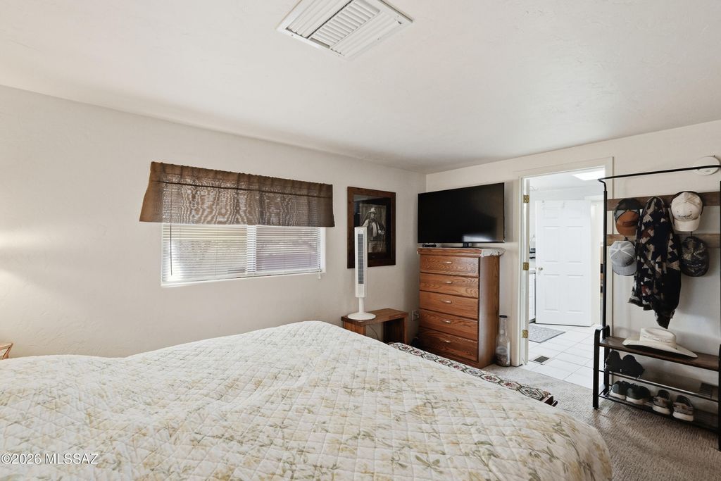 Image 22 of property listing at 9701 W Calle Anasazi, Tucson, AZ 85735