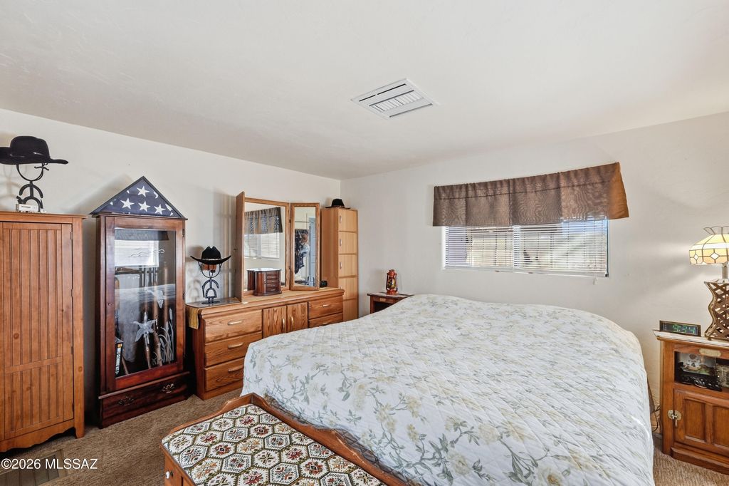 Image 23 of property listing at 9701 W Calle Anasazi, Tucson, AZ 85735