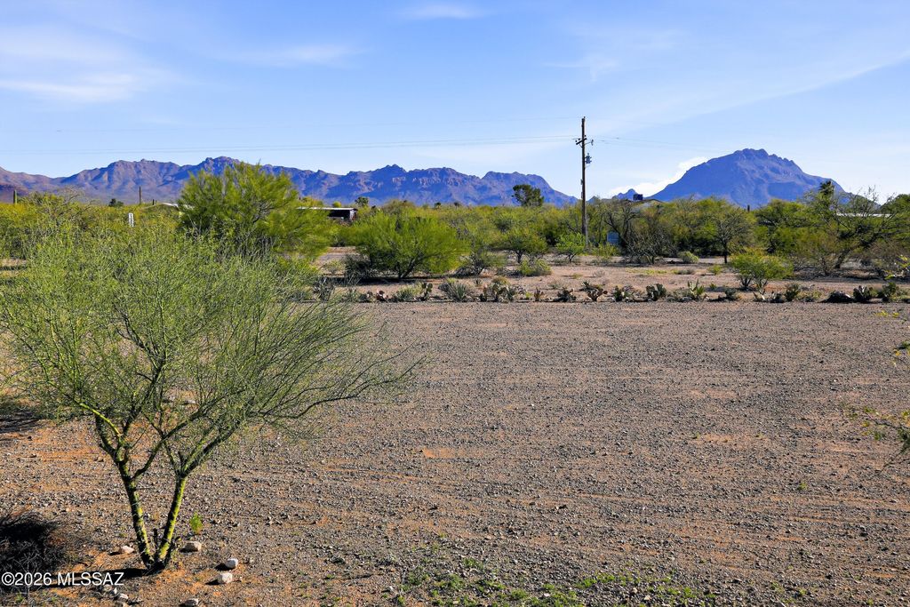 Image 33 of property listing at 9701 W Calle Anasazi, Tucson, AZ 85735