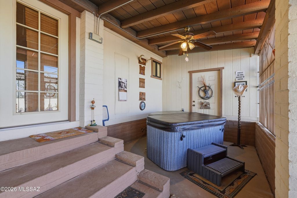 Image 5 of property listing at 9701 W Calle Anasazi, Tucson, AZ 85735