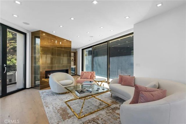 8144 Gould, Los Angeles, CA 90046