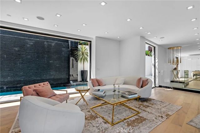 8144 Gould, Los Angeles, CA 90046