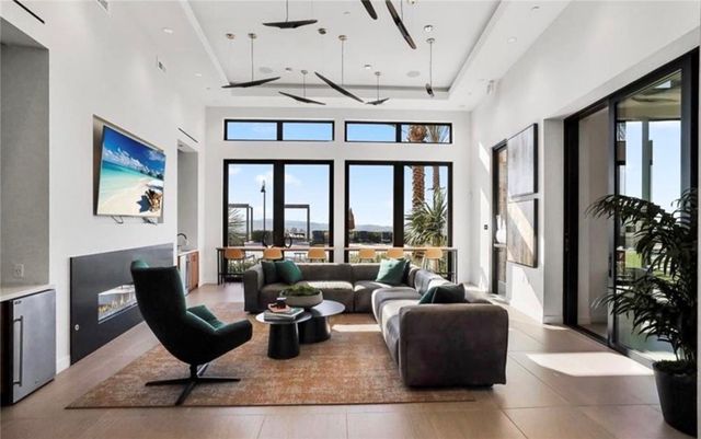 335 Adela, Lake Forest (el Toro), CA 92630