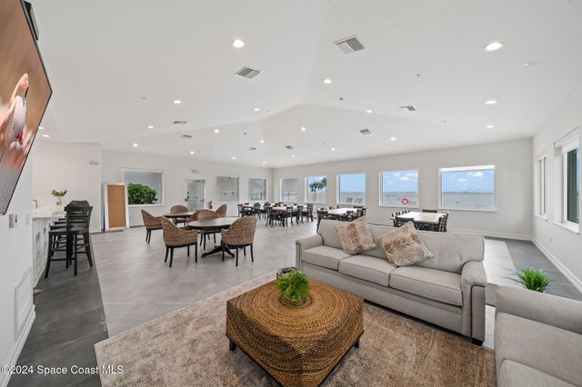 1465 S Harbor City Boulevard 702, Melbourne, FL 32901