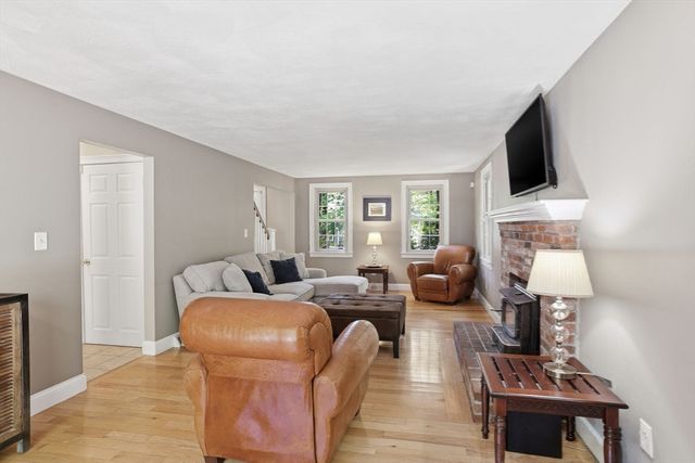 5 Brook St, Middleboro, MA 02346
