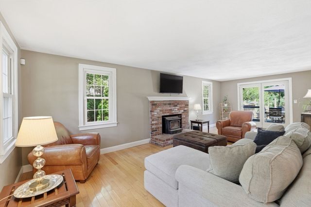 5 Brook St, Middleboro, MA 02346