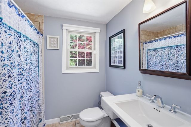 5 Brook St, Middleboro, MA 02346