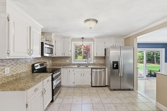 5 Brook St, Middleboro, MA 02346