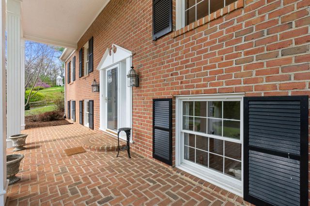 500 WAKEFIELD CIR, Staunton, VA 24401