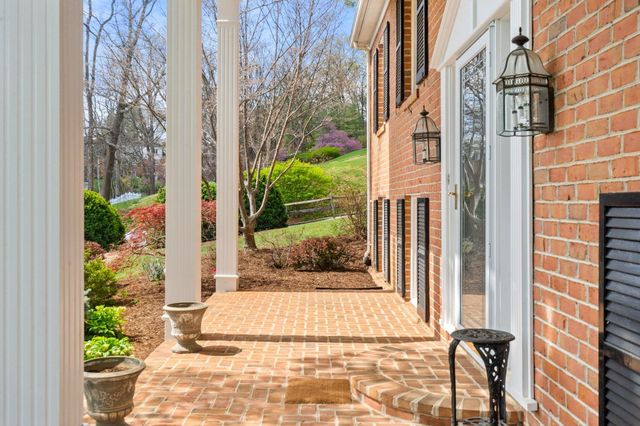 500 WAKEFIELD CIR, Staunton, VA 24401