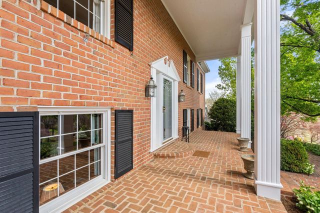 500 WAKEFIELD CIR, Staunton, VA 24401