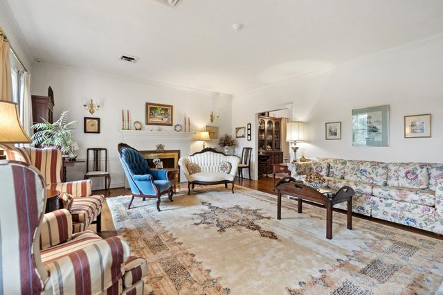 500 WAKEFIELD CIR, Staunton, VA 24401