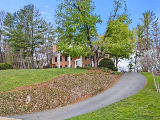 500 WAKEFIELD CIR, Staunton, VA 24401