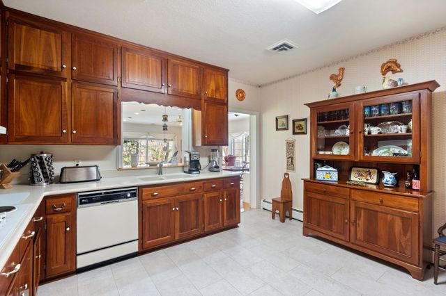 500 WAKEFIELD CIR, Staunton, VA 24401