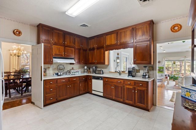 500 WAKEFIELD CIR, Staunton, VA 24401