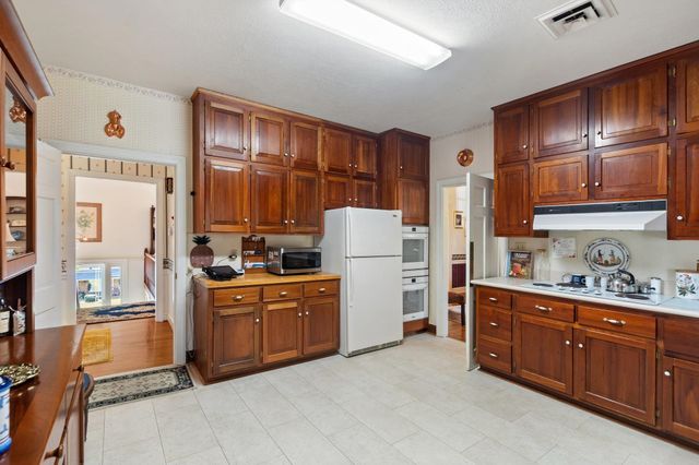 500 WAKEFIELD CIR, Staunton, VA 24401