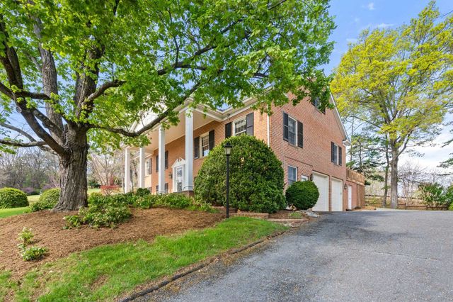 500 WAKEFIELD CIR, Staunton, VA 24401