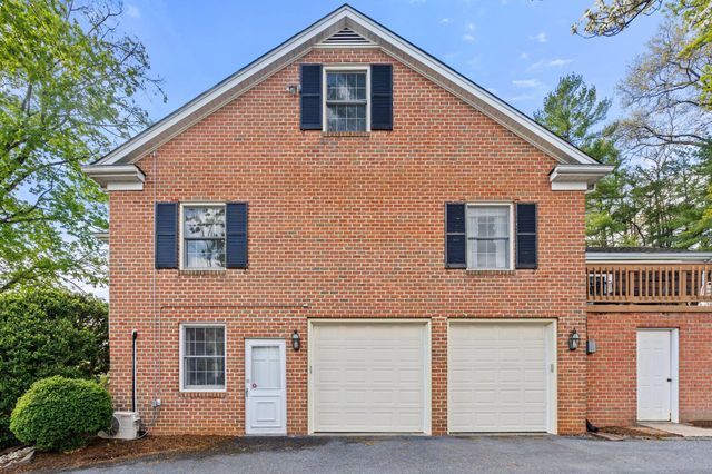 500 WAKEFIELD CIR, Staunton, VA 24401
