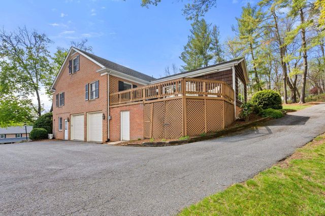 500 WAKEFIELD CIR, Staunton, VA 24401