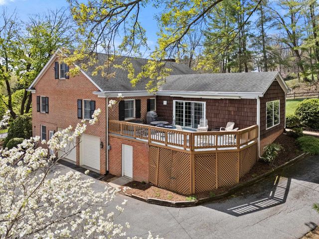 500 WAKEFIELD CIR, Staunton, VA 24401